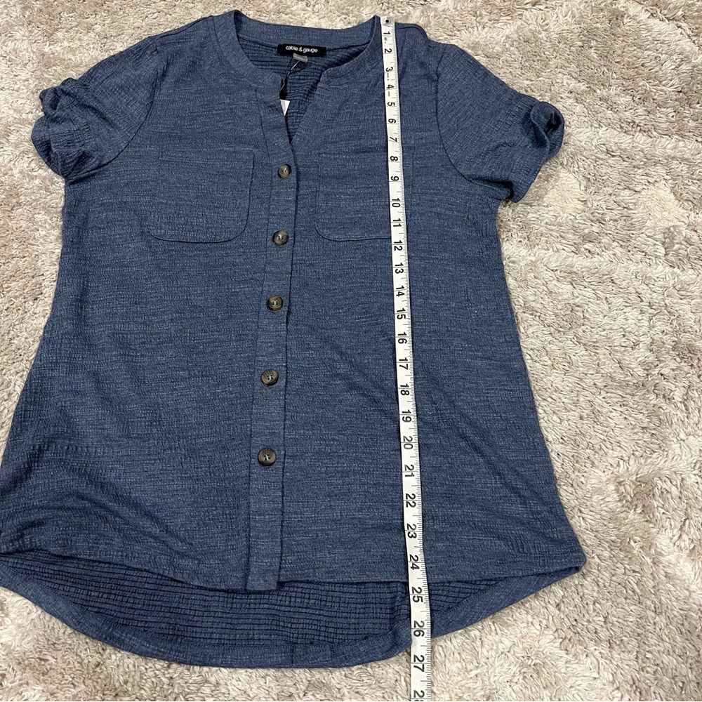 Cable & Gauge | Chambray Button Up Short Sleeve Top size Medium - Picture 10 of 11